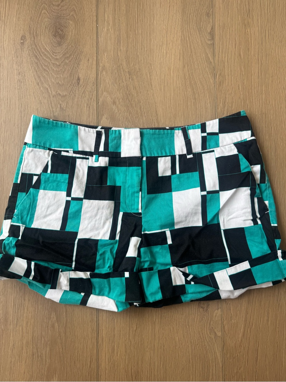 New York & Company Turquoise, Black & White Geometric Shorts Size 8
